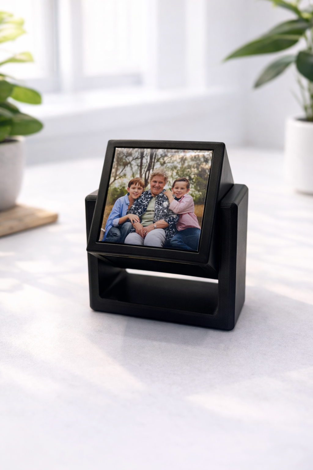 Single Rotating Photo Magnet Desk Cube including 4 Magnets