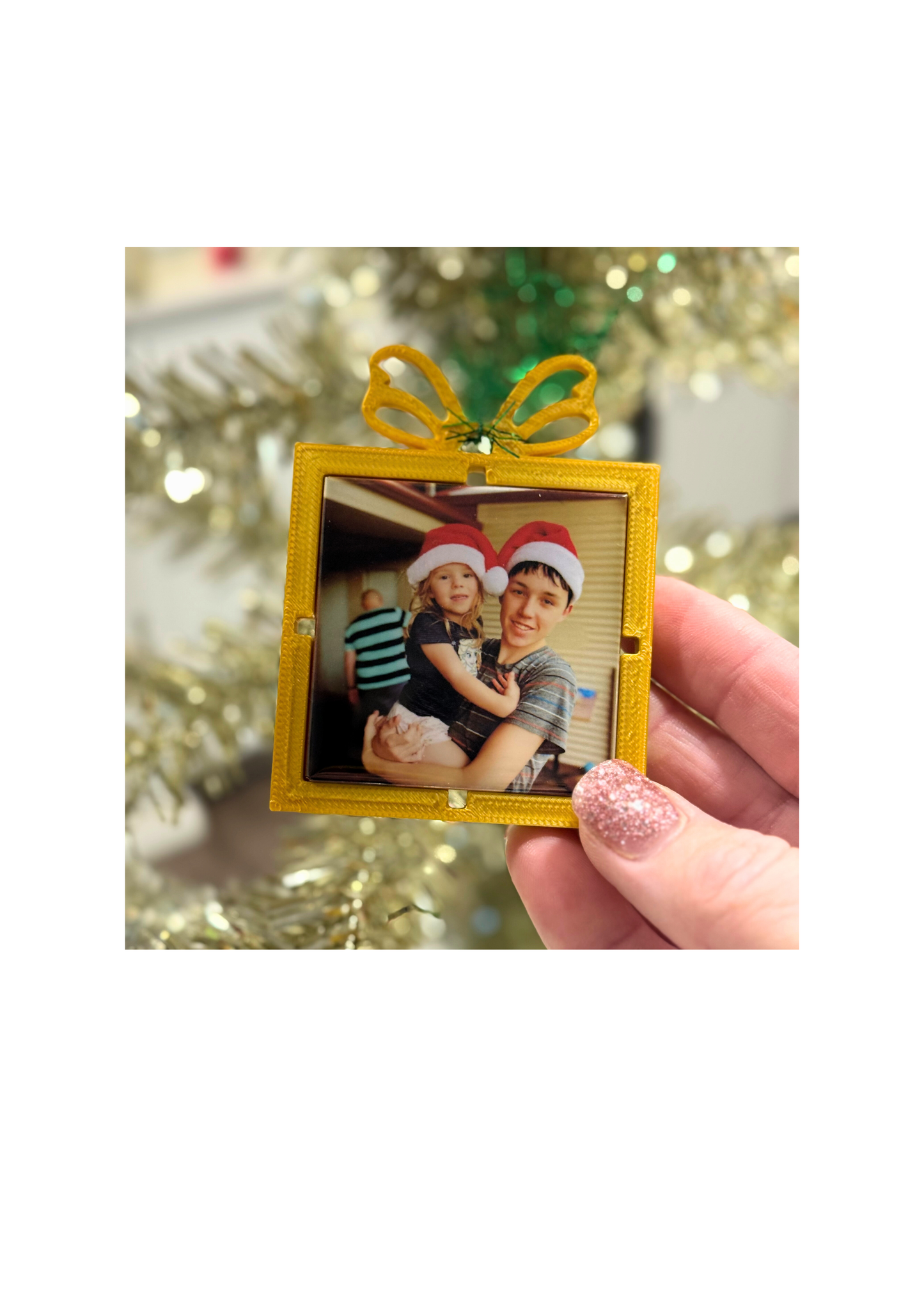 🎁 ✨ Present-Shaped Christmas Ornament with Removable Photo Magnet