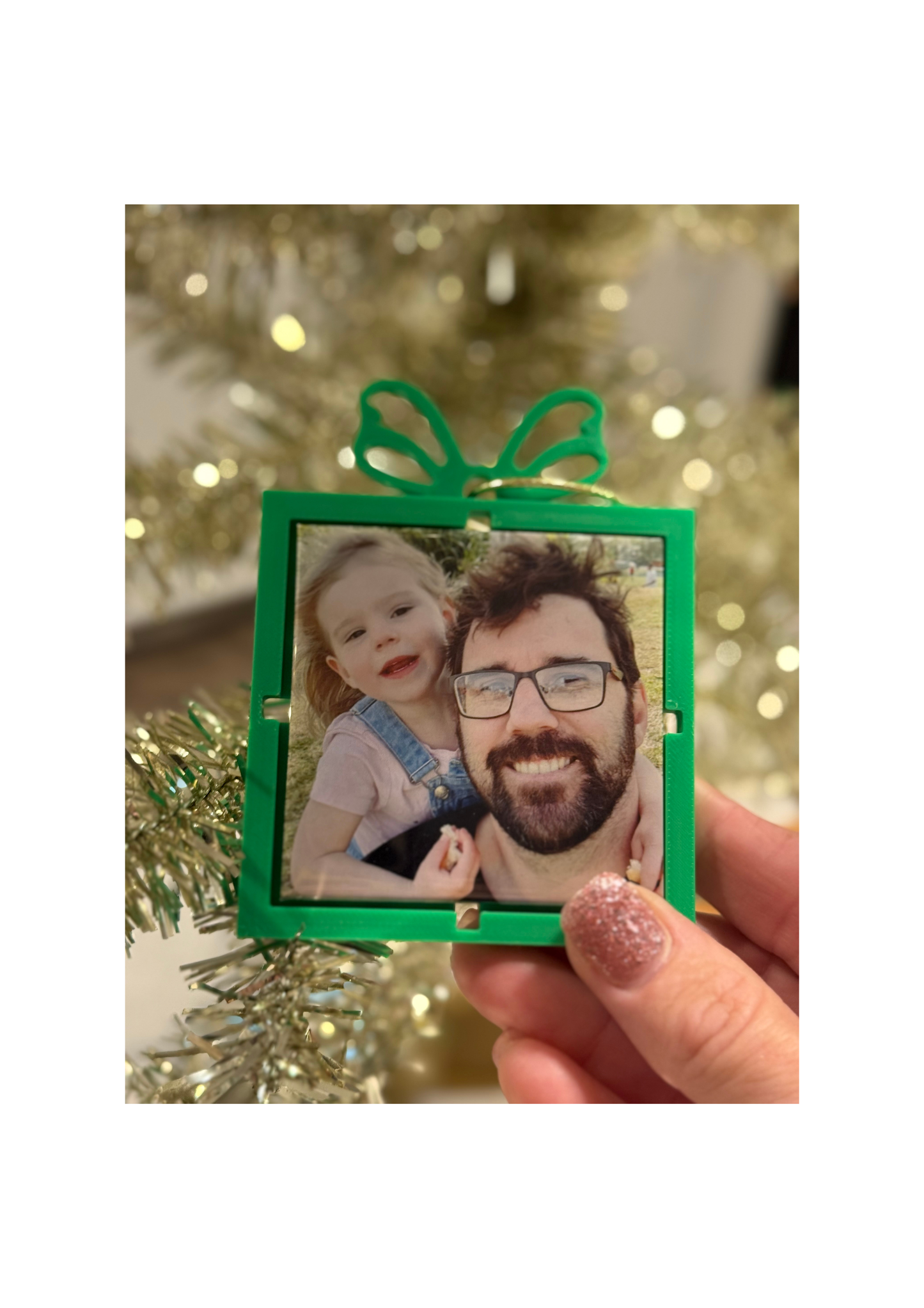 🎁 ✨ Present-Shaped Christmas Ornament with Removable Photo Magnet