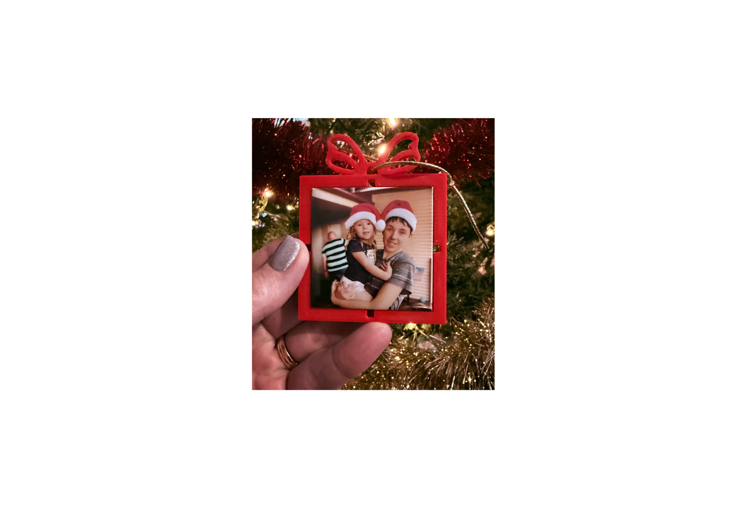 🎁 ✨ Present-Shaped Christmas Ornament with Removable Photo Magnet